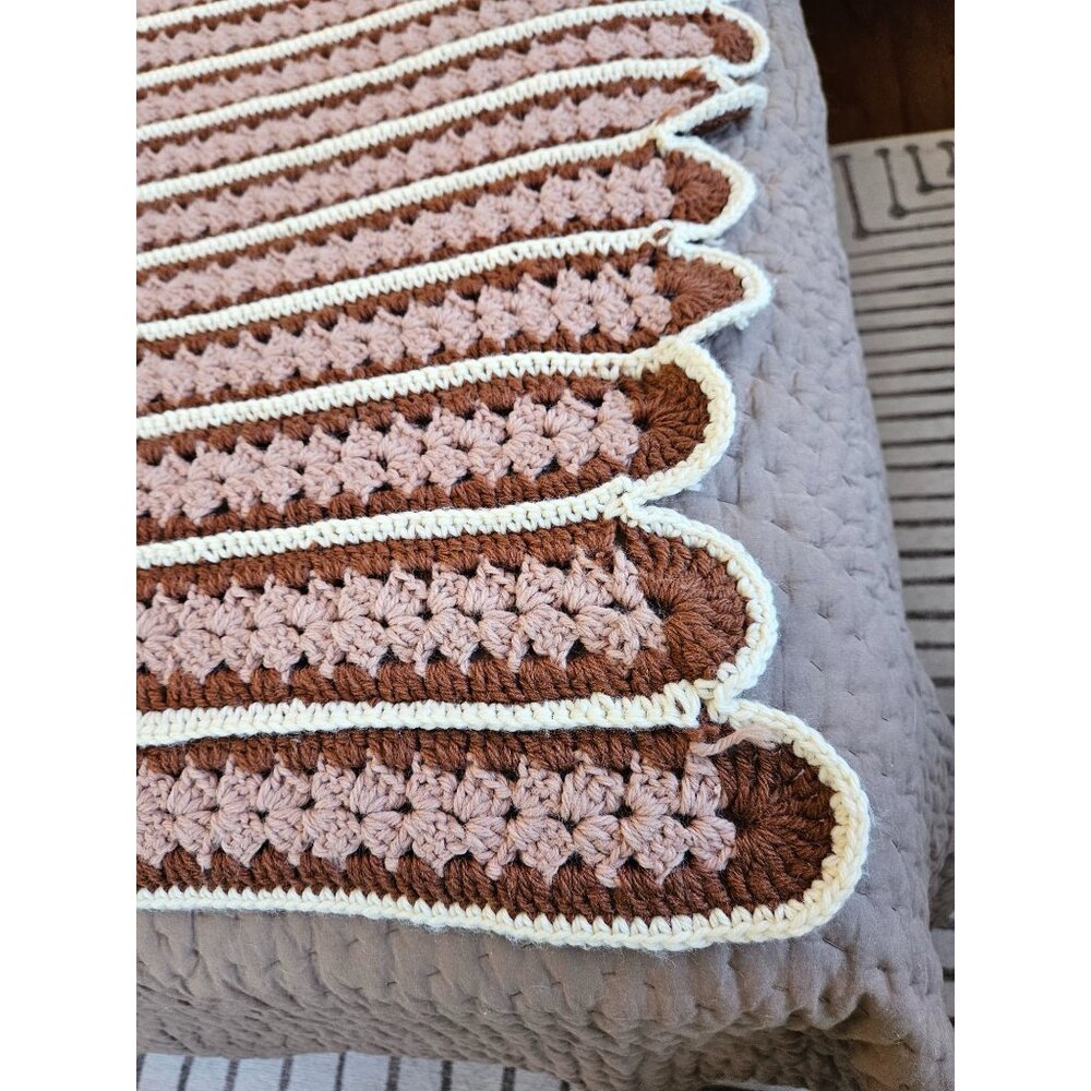 Vintage Crochet Blanket Brown Beige Ivory Scalloped Edge Handmade 62 x 48" Twin - Picture 11 of 12